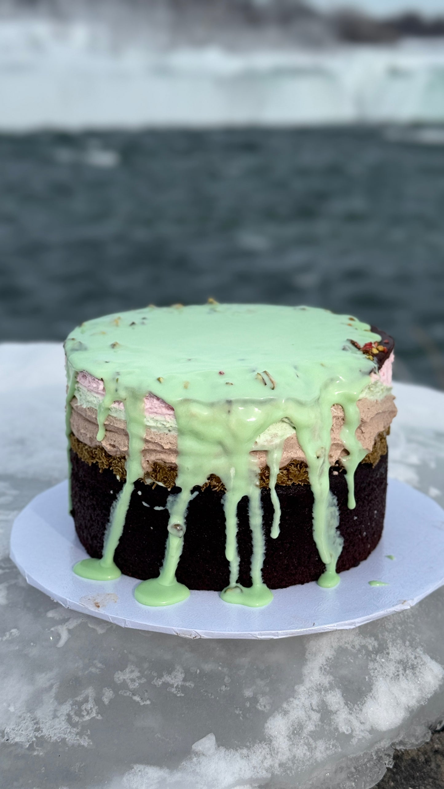 Pistachio chocolate crunch cake (Dubai inspired)