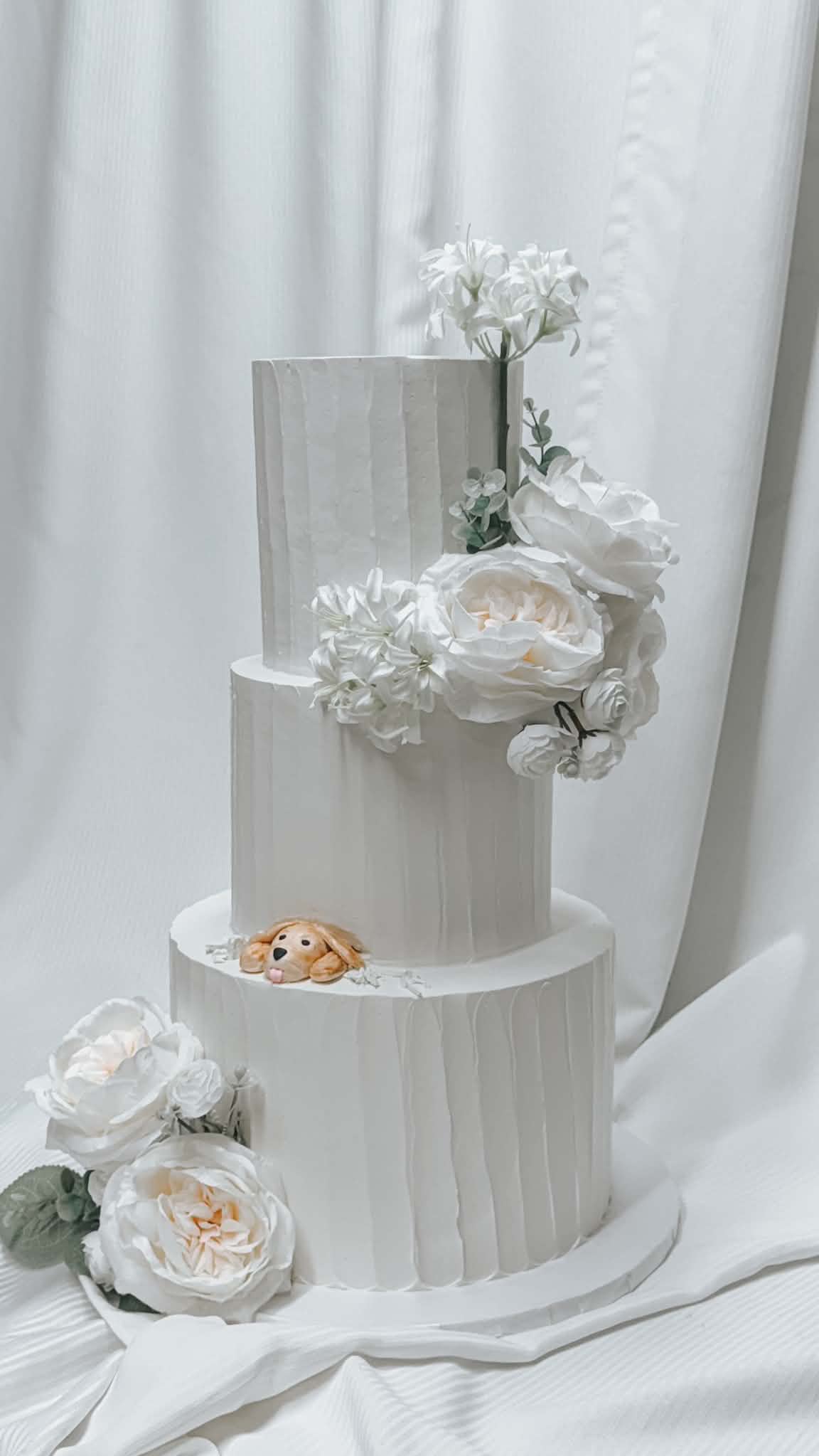 Three tiers wedding cake