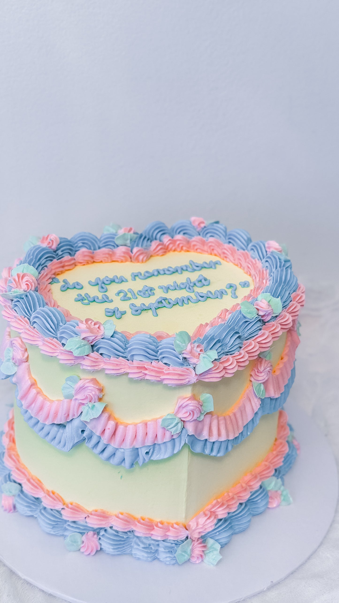 Heart shape vintage/lambert design in buttercream