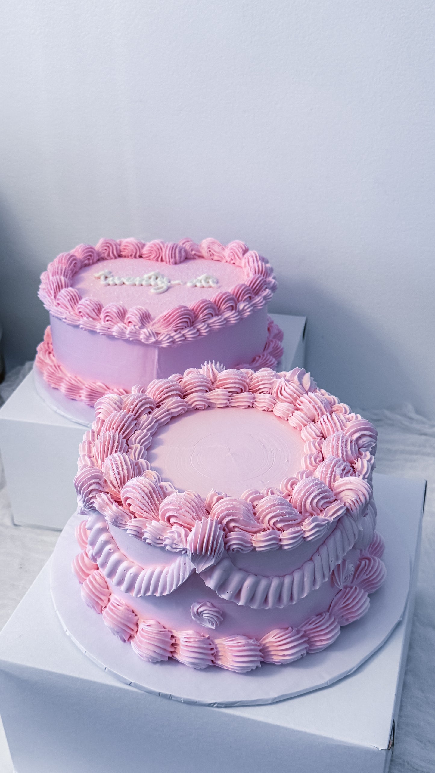 Heart shape vintage/lambert design in buttercream