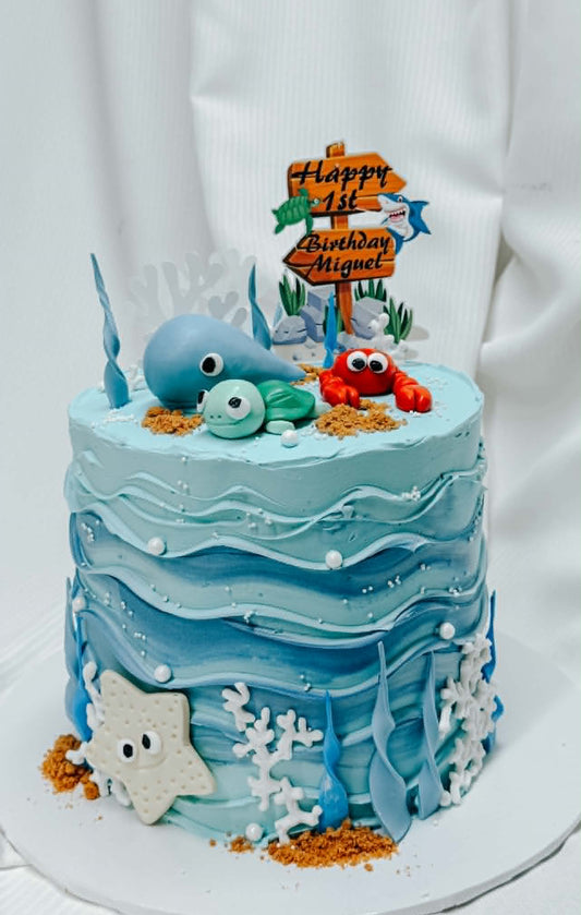 Custom cakes 10" x 7"